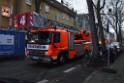 Feuer 2 Y durch Weihnachtsbaum  Koeln Ehrenfeld Alpenerstr P13